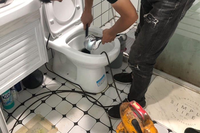 翁田镇疏通下水道