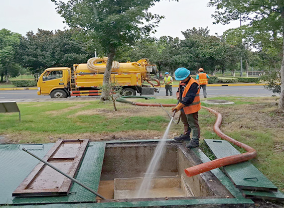 翁田镇化油池清理
